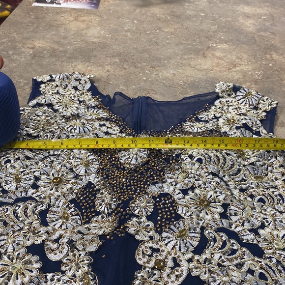 Beautiful formal dress great condition tear on the inside see picture - Picture 6 of 7